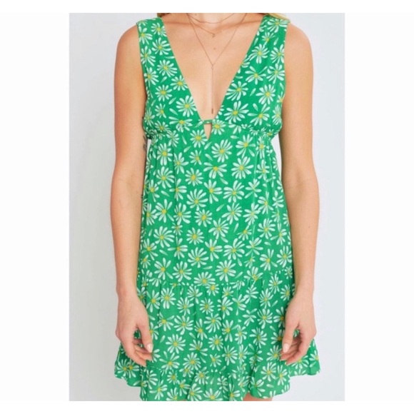 V Neck Kelly Green Daisy Print Ruffle Dress - Picture 5 of 6